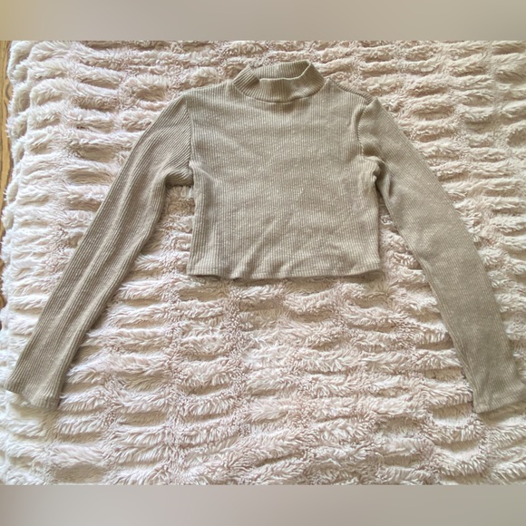 Fashion Nova Long Sleeve Cropped Turtleneck - Picture 1 of 3